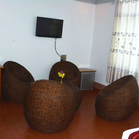 Myat Nan Taw Hotel Loikaw Buitenkant foto