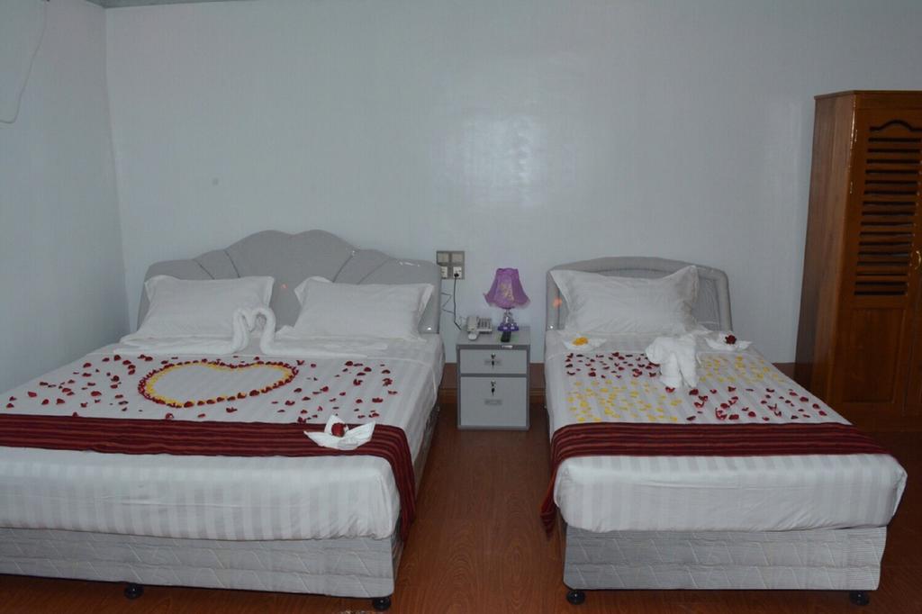 Myat Nan Taw Hotel Loikaw Buitenkant foto