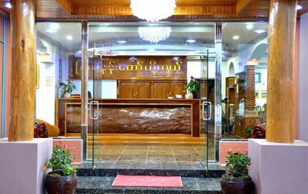 Myat Nan Taw Hotel Loikaw Buitenkant foto