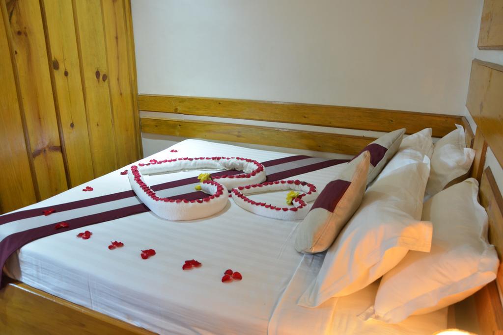 Myat Nan Taw Hotel Loikaw Buitenkant foto