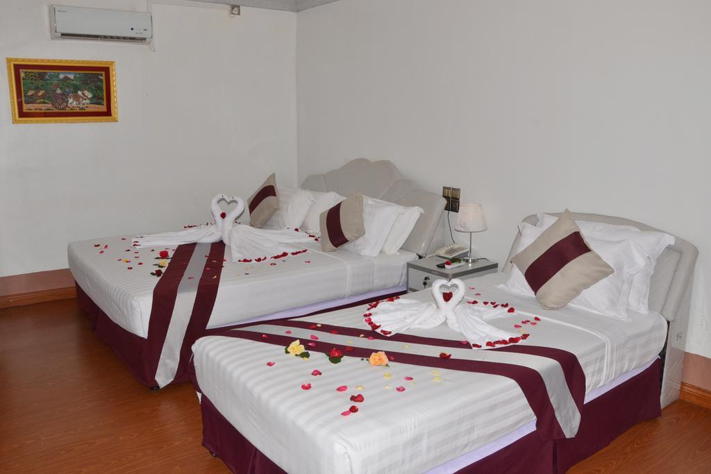 Myat Nan Taw Hotel Loikaw Buitenkant foto