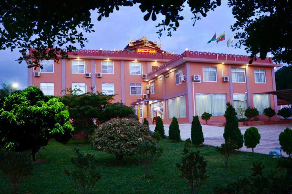 Myat Nan Taw Hotel Loikaw Buitenkant foto