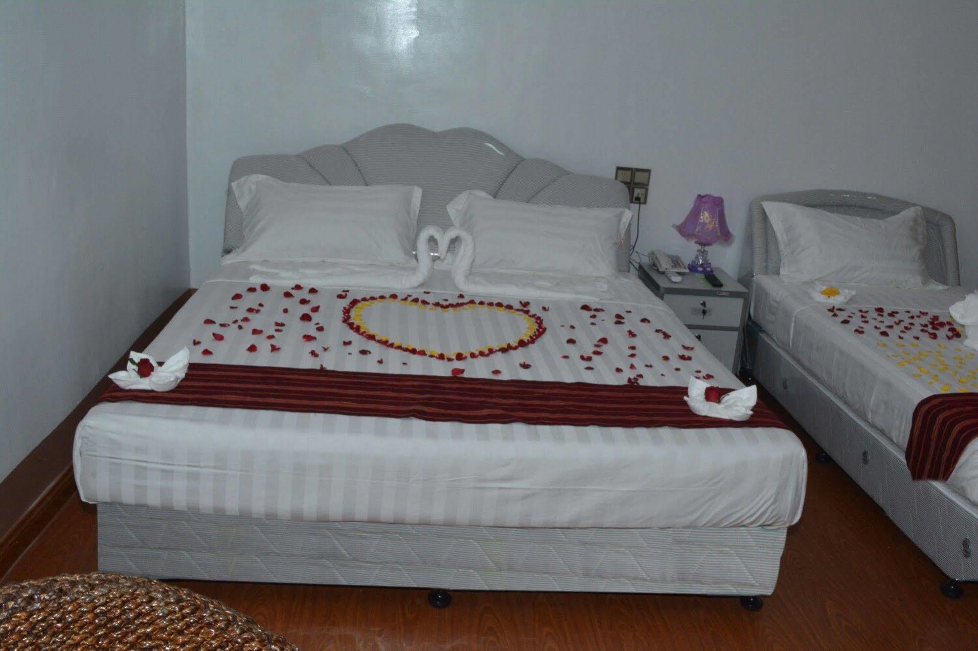 Myat Nan Taw Hotel Loikaw Buitenkant foto