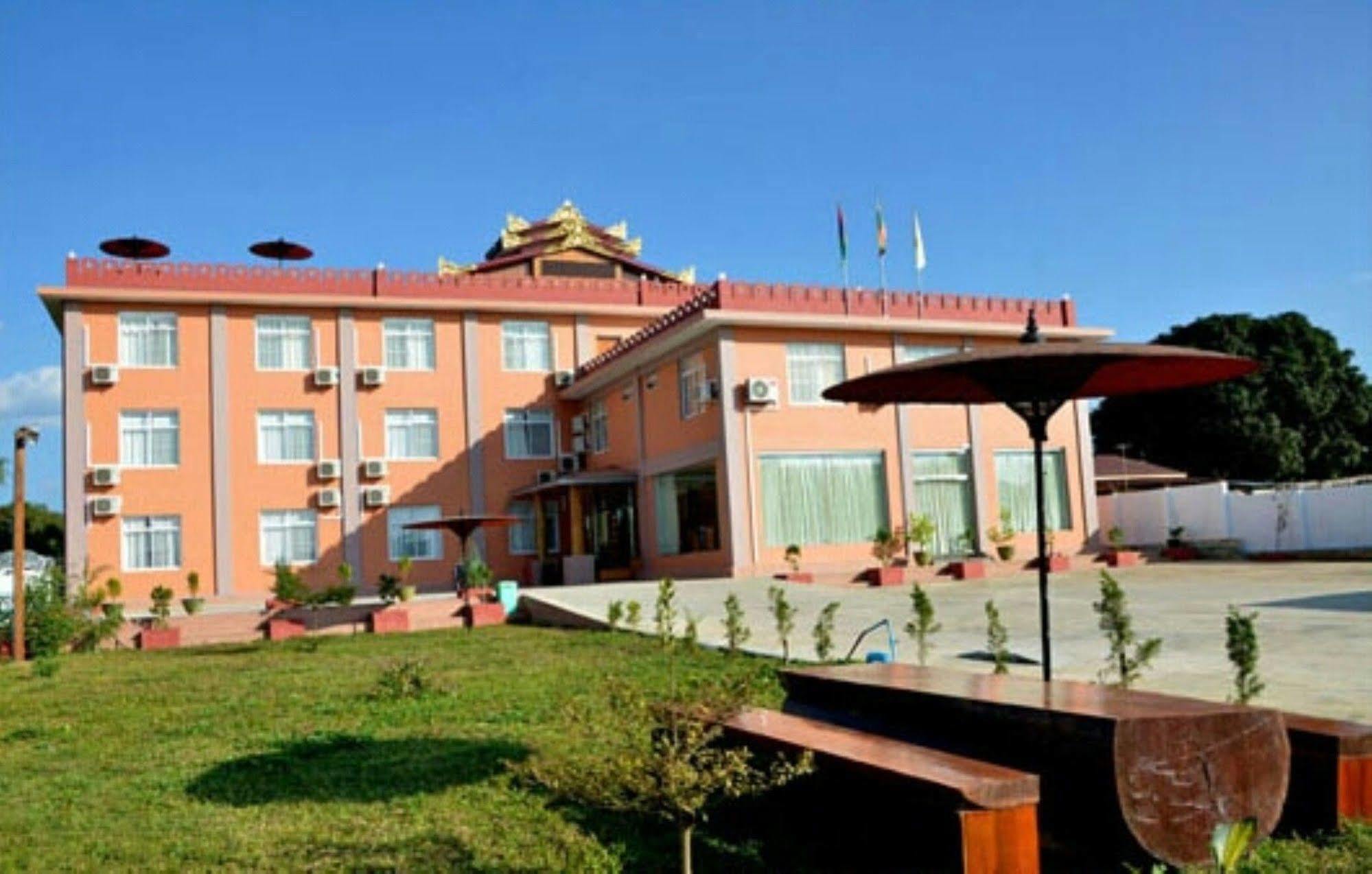 Myat Nan Taw Hotel Loikaw Buitenkant foto