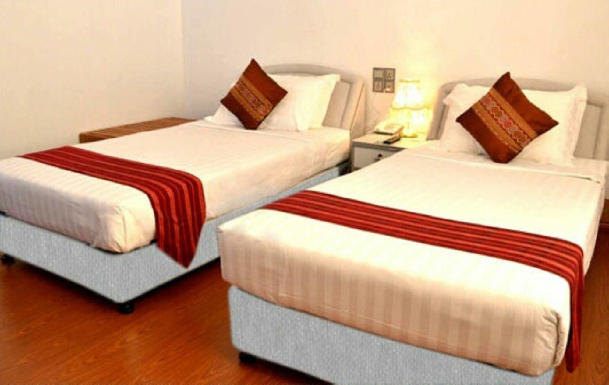 Myat Nan Taw Hotel Loikaw Buitenkant foto